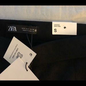 Women's leggings with closure at the waist and ankle feel like velvet,